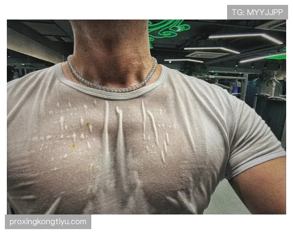 吴柳芳这训练强度，凌晨四点健身房打卡是认真的？